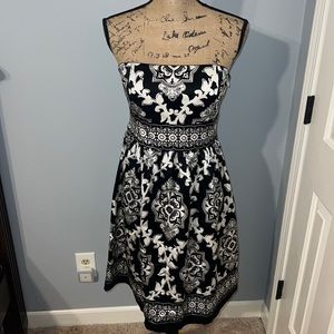 White House Black Market size 6 strapless dress
